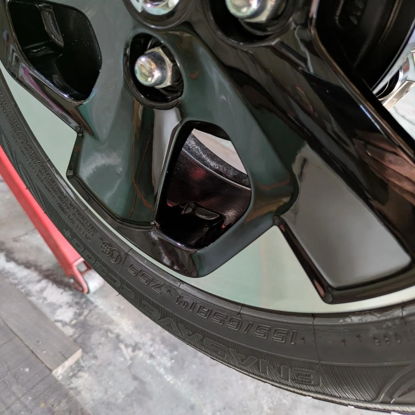 先日アップされてた中古車のニッサンルークス。